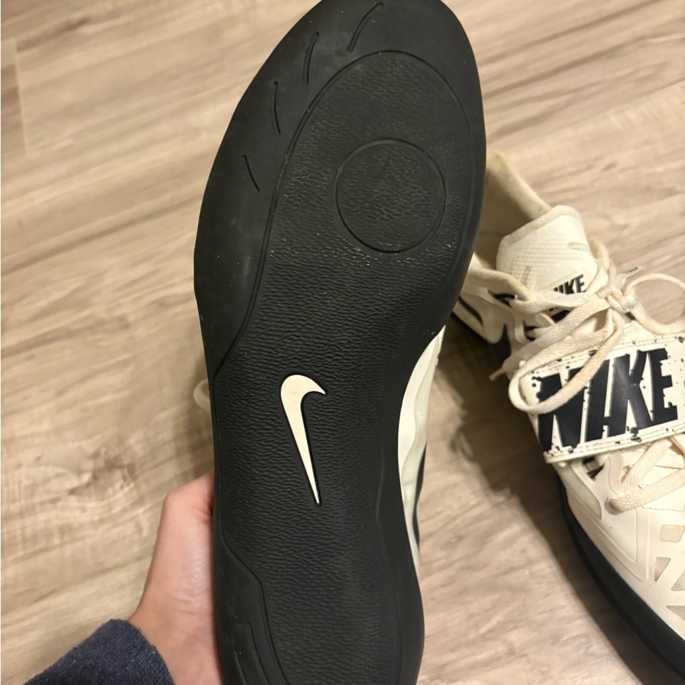 Nike Black and White Field Throws Shoes - Picture 4 of 5